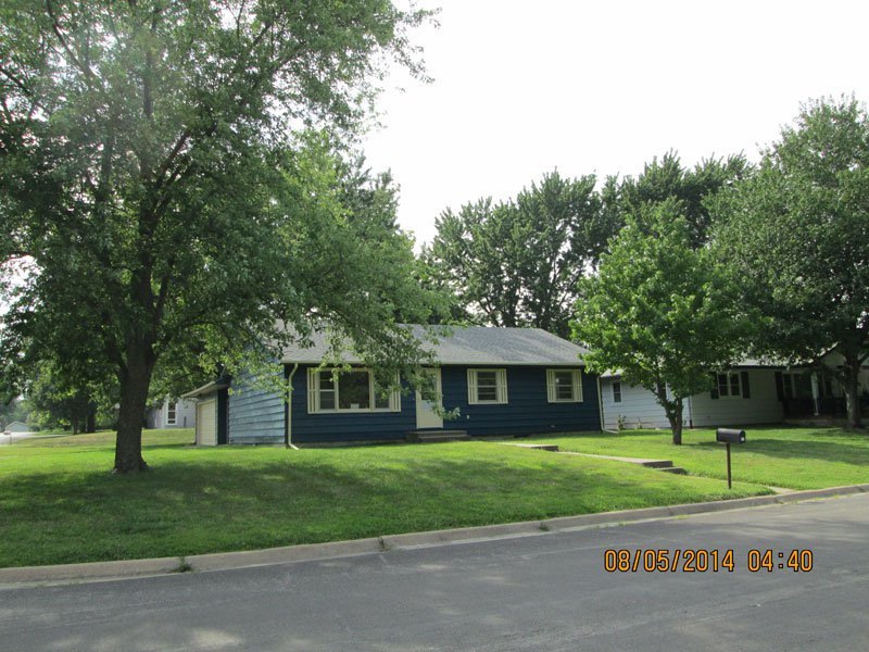 901 Sunrise Drive, Emporia, KS — 3 Bedroom, 2 Bath House for Rent
