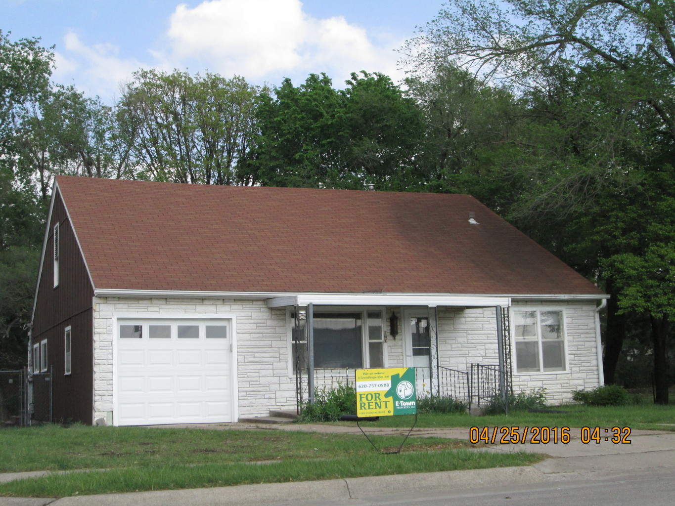 520 Sunnyslope, Emporia, KS –3 bedroom 1 bathroom